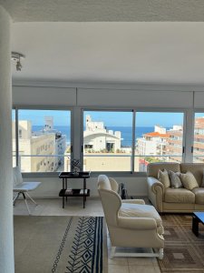 Apartamento esquinero de 2 dormitorios en venta, en Punta del Este*