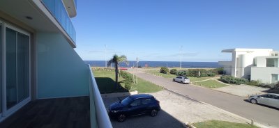 Apartamento en venta, frente al mar, playa mansa, 1 dormitorio*