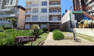 Apartamento de 1 dormitorio frente a la playa, con patio. Peninsula - Ref : EQP5342