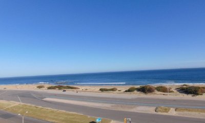 Frente a playa brava, con excelente vista al mar - Ref : EQP626