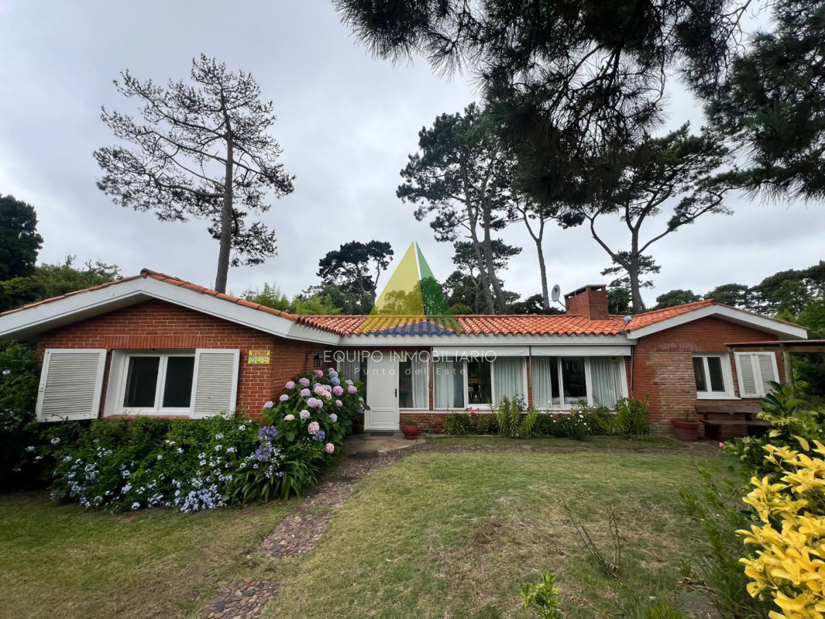 Hermosa casa en la zona de cantegril - Ref : EQP5442 - EQU5442C