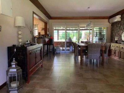 Excelente casa en Venta - Playa Mansa - Punta del Este - Ref : EQP1670