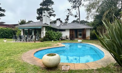 Venta casa con 4 dormitorios más piscina climatizada - Ref : EQP7101