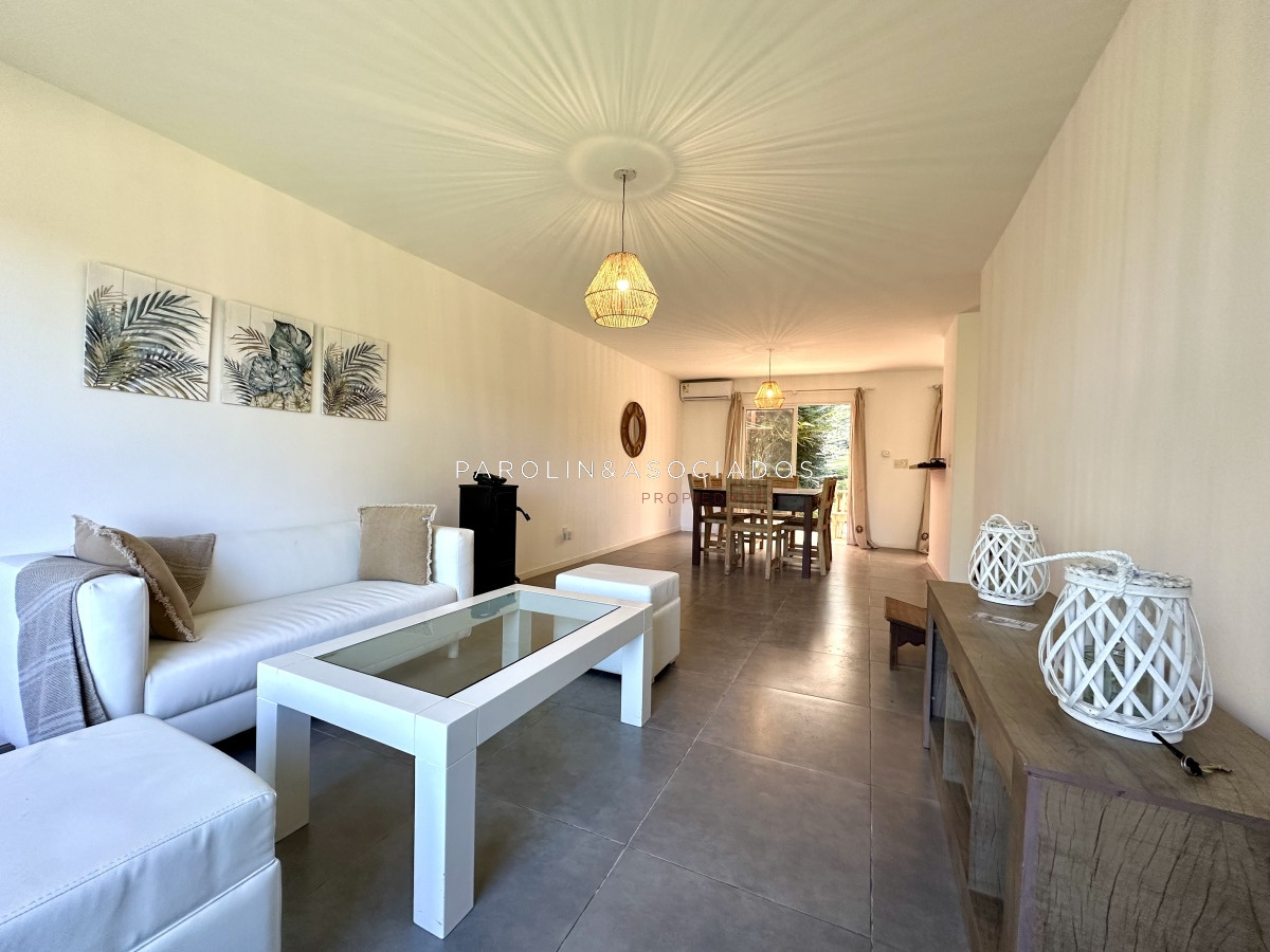 Casa en Venta de 3 Dormitorios en Jardines de Cordoba, Punta del Este