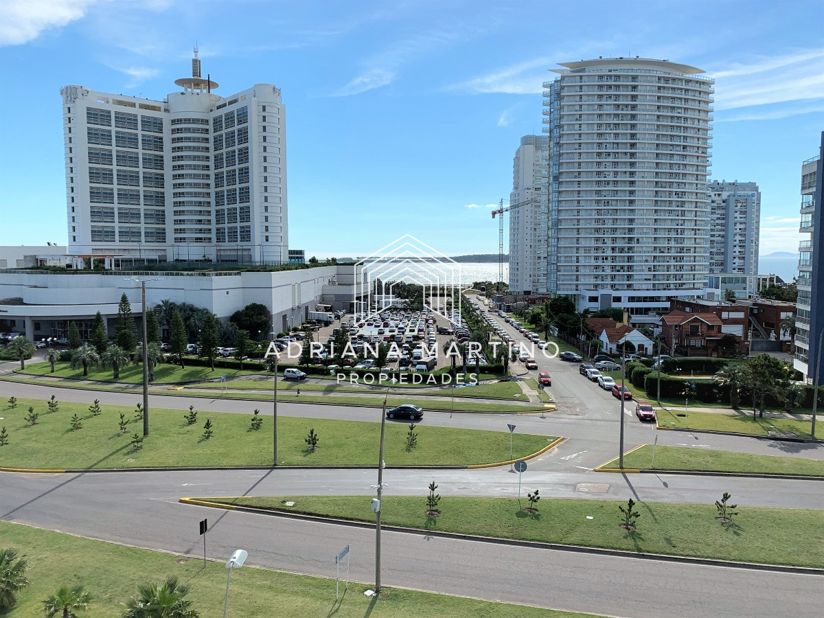 Apartamento ID.69240 - Apartamento, 3 dorm en Suite, Punta del Este, Playa Mansa, Venta y Alquiler