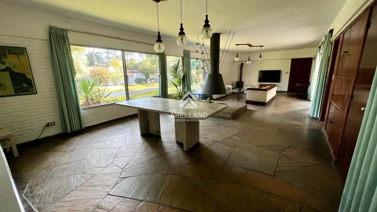 Casa ID.3924 - Casa, 4 dormitorios, Punta del Este, Pinares, Venta