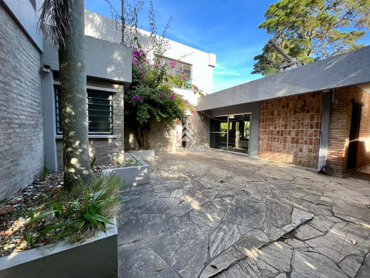 Casa ID.3924 - Casa, 4 dormitorios, Punta del Este, Pinares, Venta