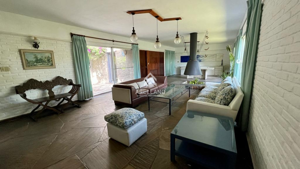 Casa ID.3924 - Casa, 4 dormitorios, Punta del Este, Pinares, Venta