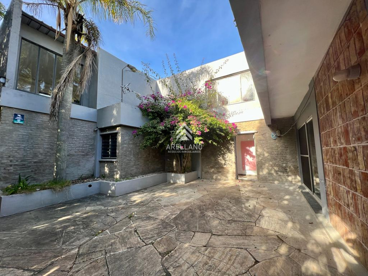 Casa ID.3924 - Casa, 4 dormitorios, Punta del Este, Pinares, Venta