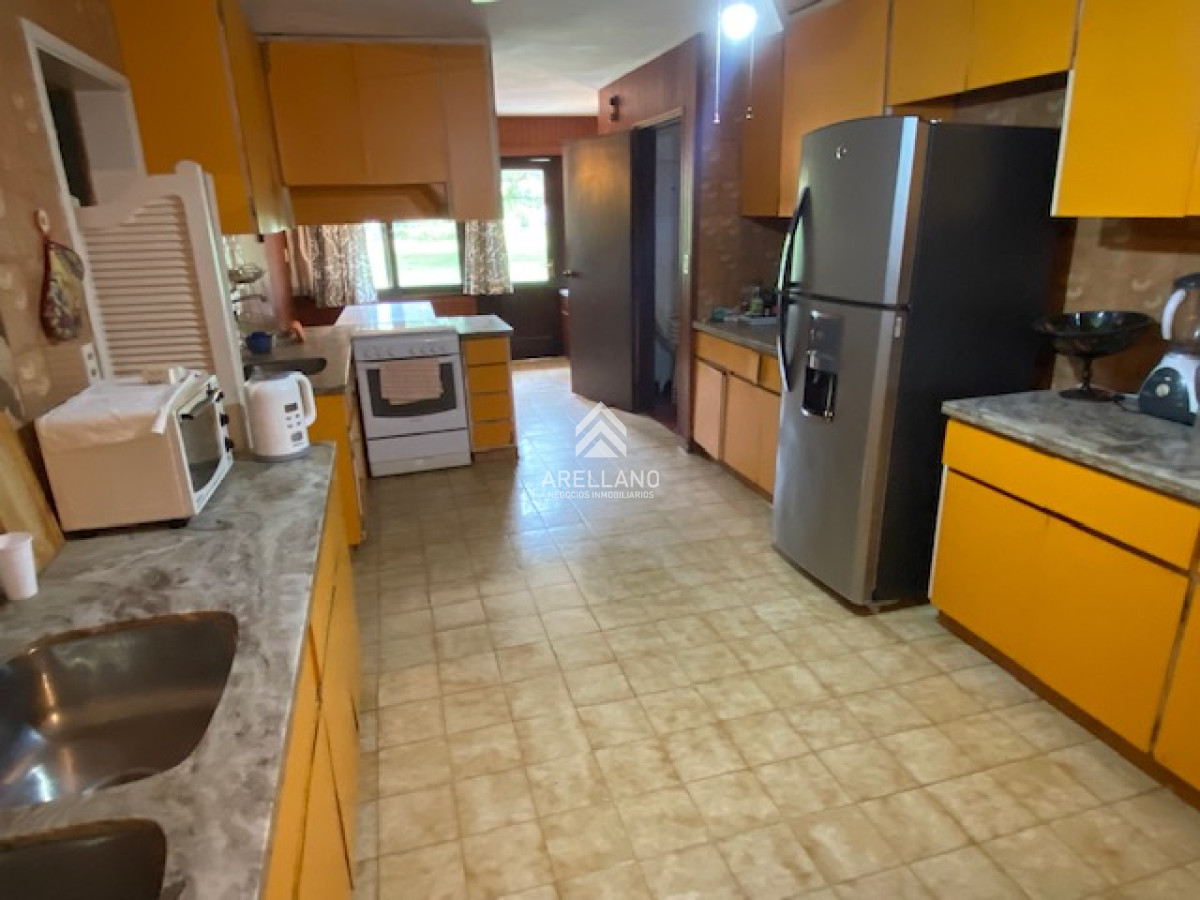 Casa ID.1375 - CASA DE 4 DORMITORIOS EN SAN RAFAEL
