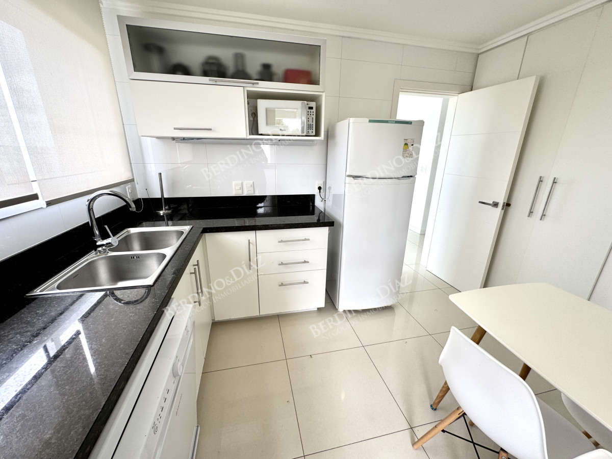 Apartamento ID.2899 - Apartamento, 3 dorm + dep, Punta del Este, Mansa, Venta y Alquiler