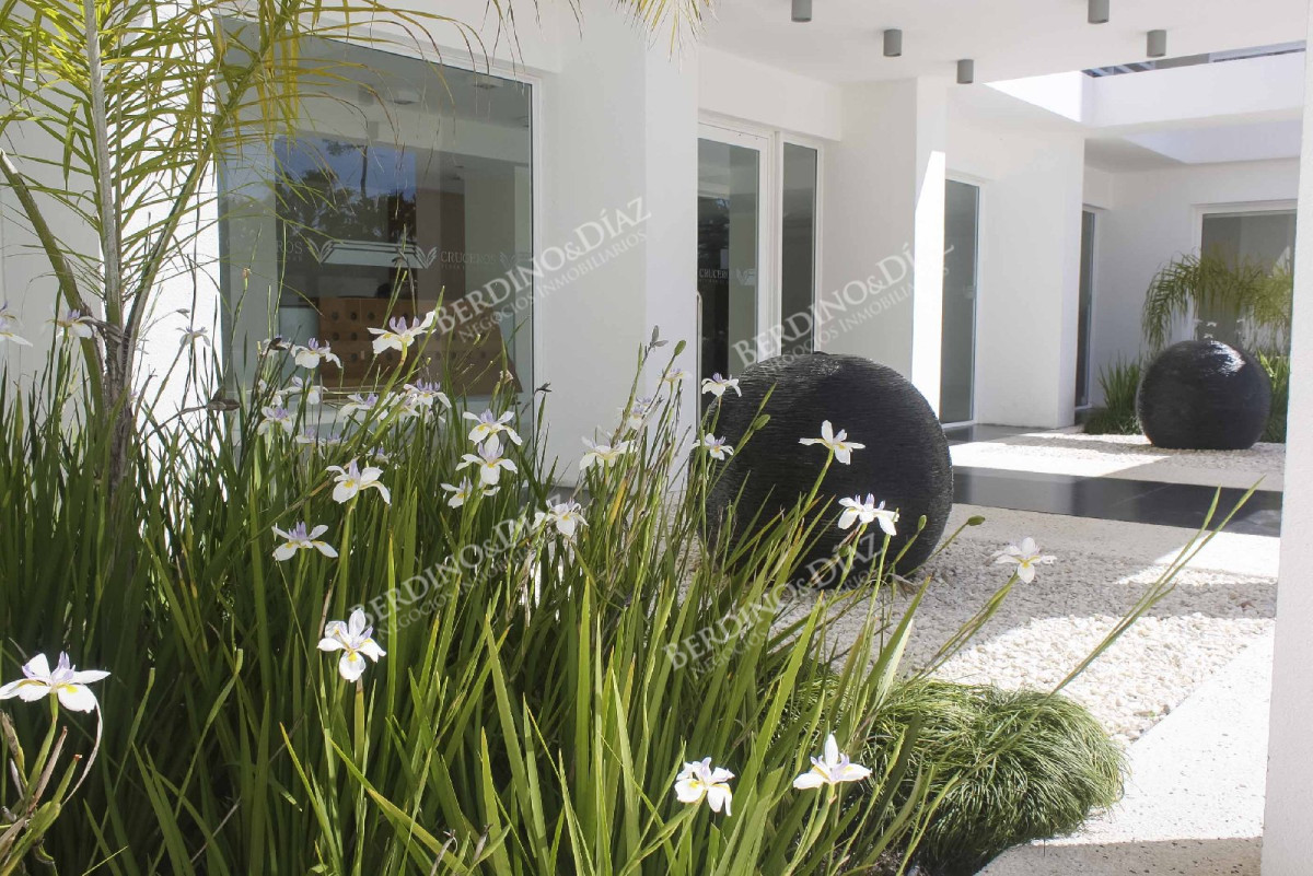 Apartamento ID.2899 - Apartamento, 3 dorm + dep, Punta del Este, Mansa, Venta y Alquiler