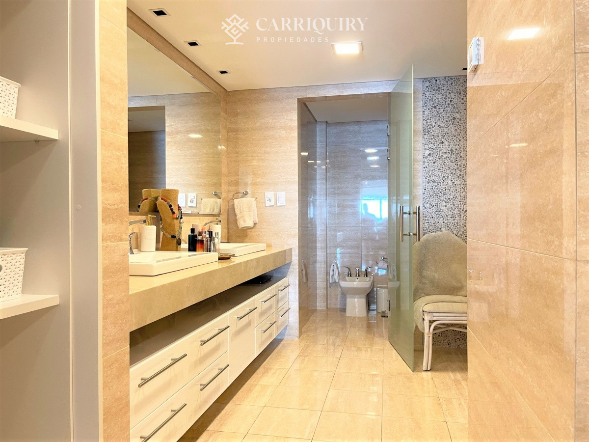 Apartamento ID.6277 - Apartamento, 4 suites y dep, Punta del Este, Puerto, Venta