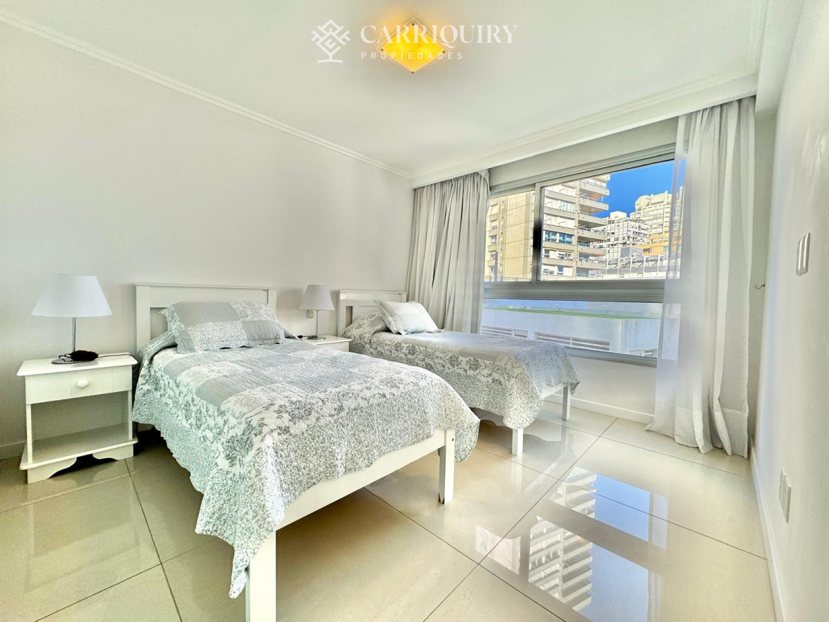 Apartamento ID.6276/Apartamentos-en-Venta--Carriquiry--Propiedades - APARTAMENTO, 4 DORM + DEP. SERV, PUERTO, PUNTA DEL ESTE, VENTA Y ALQUILER