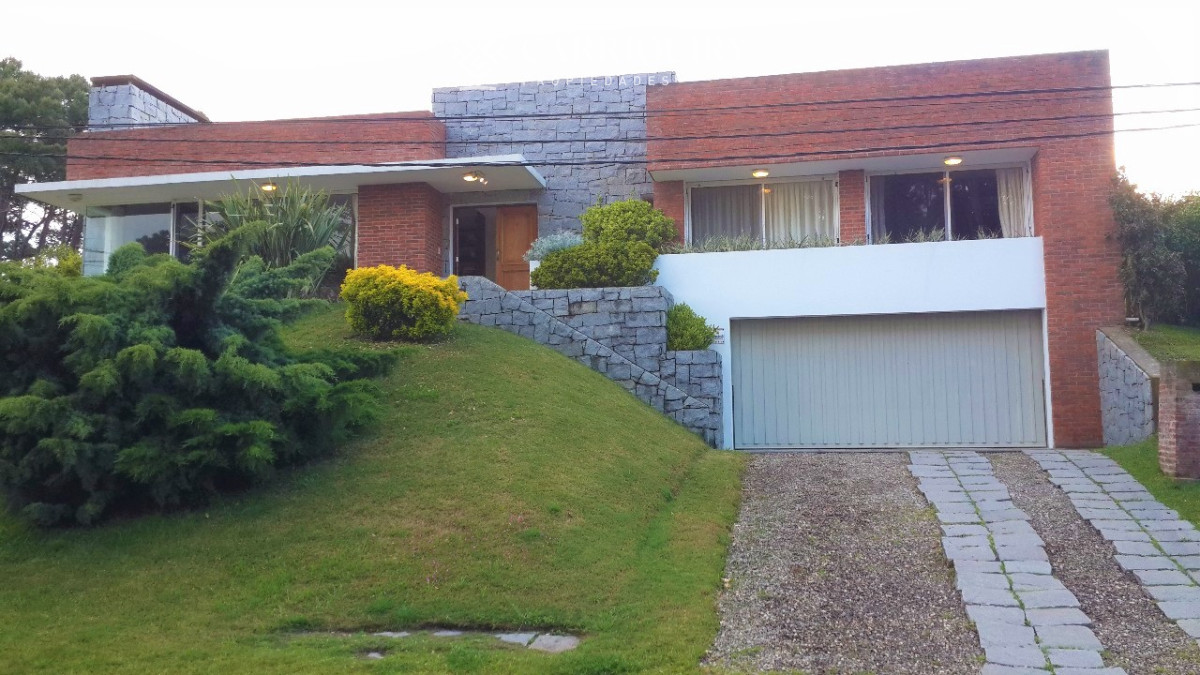 Casa ID.5320/Alquiler-temporario-en-excelente-casa-de-2-dormitorios-en-barrio-privado-en-Pinares - CASA, 3 DORM + DEP DE SERVICIO, RINCÓN DEL INDIO, PLAYA BRAVA, PUNTA DEL ESTE, ALQUILER