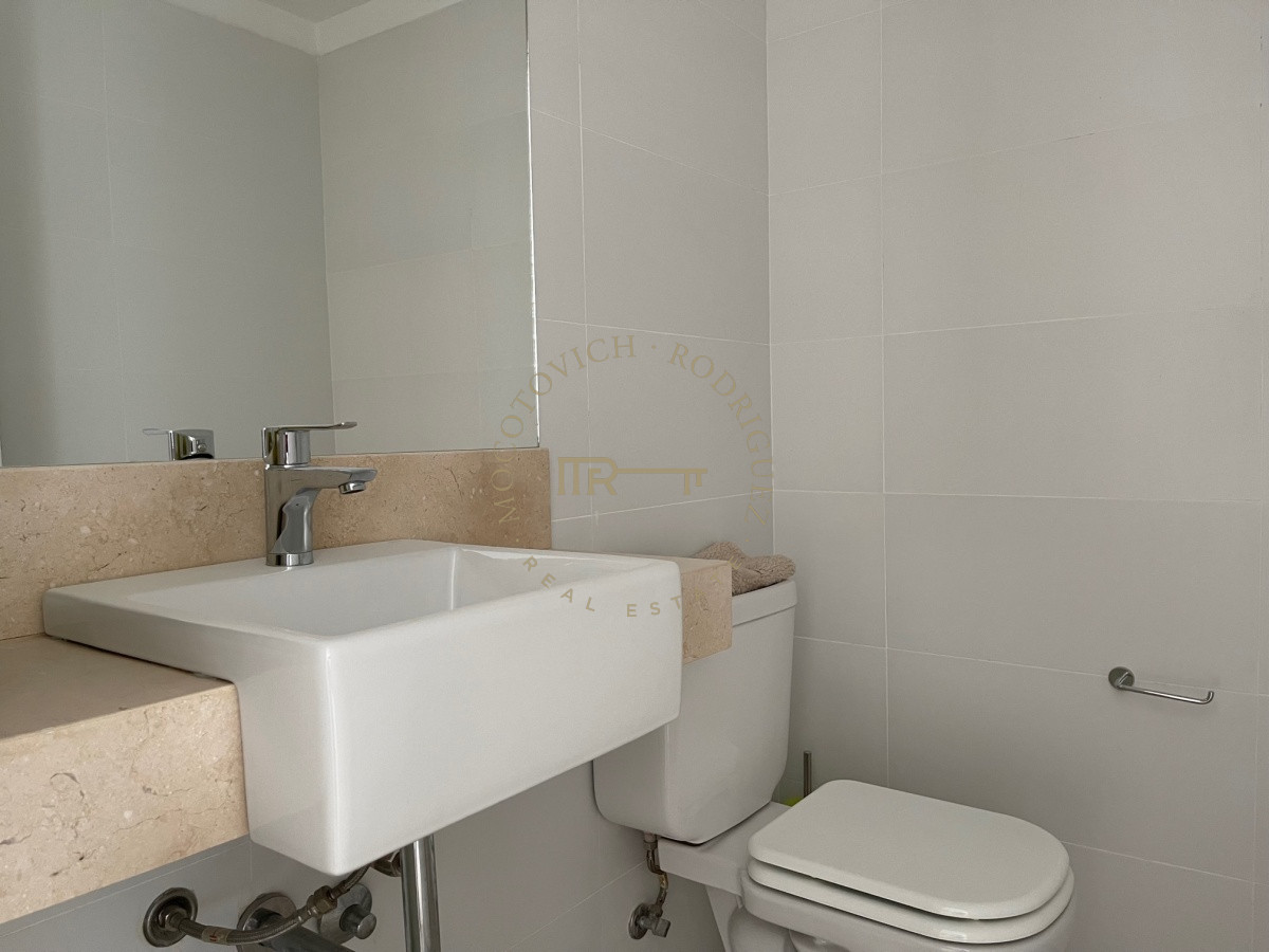 Apartamento ID.1611 - Apartamento, 2 dorm y dep, Penthouse, Playa Mansa, Alquiler Y venta