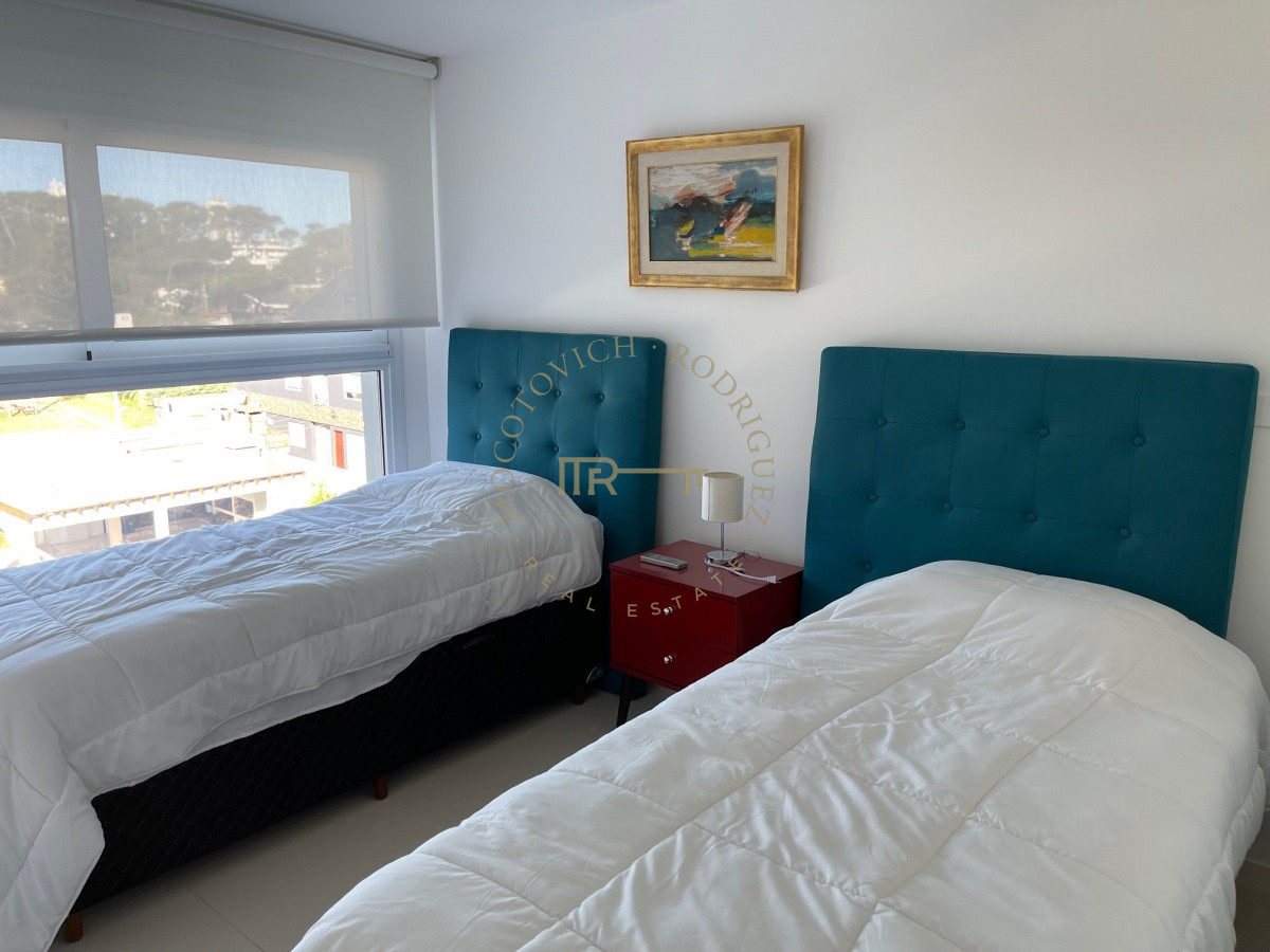 Apartamento ID.1611 - Apartamento, 2 dorm y dep, Penthouse, Playa Mansa, Alquiler Y venta