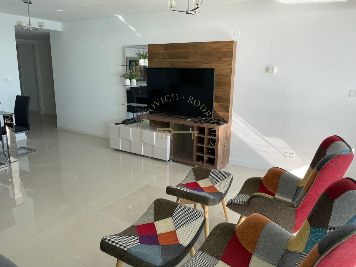 Apartamento ID.1611 - Apartamento, 2 dorm y dep, Penthouse, Playa Mansa, Alquiler Y venta