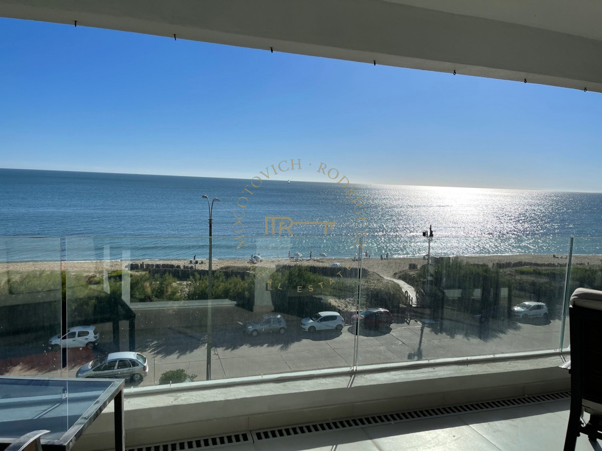 Apartamento ID.1611 - Apartamento, 2 dorm y dep, Penthouse, Playa Mansa, Alquiler Y venta