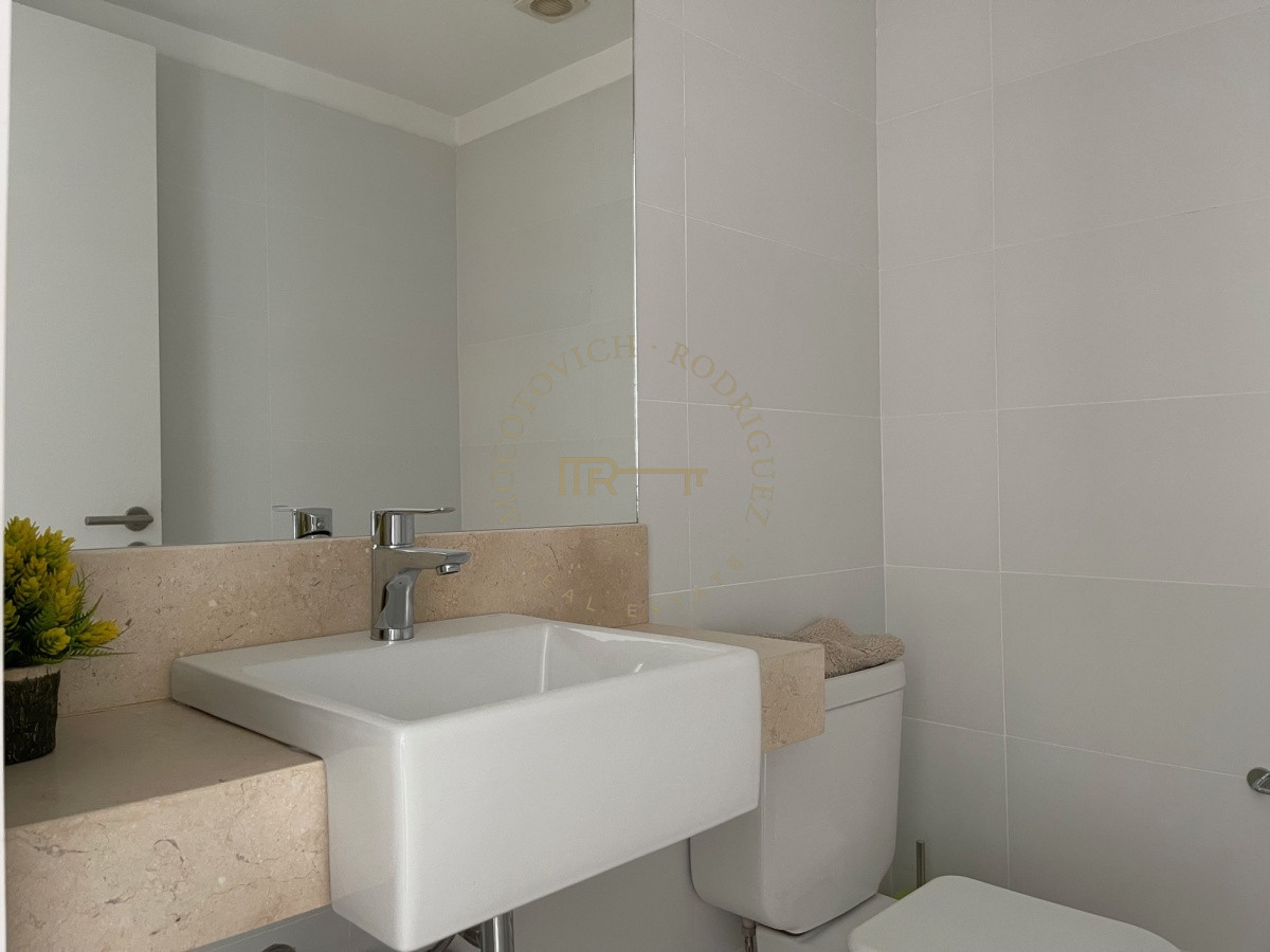 Apartamento ID.1611 - Apartamento, 2 dorm y dep, Penthouse, Playa Mansa, Alquiler Y venta