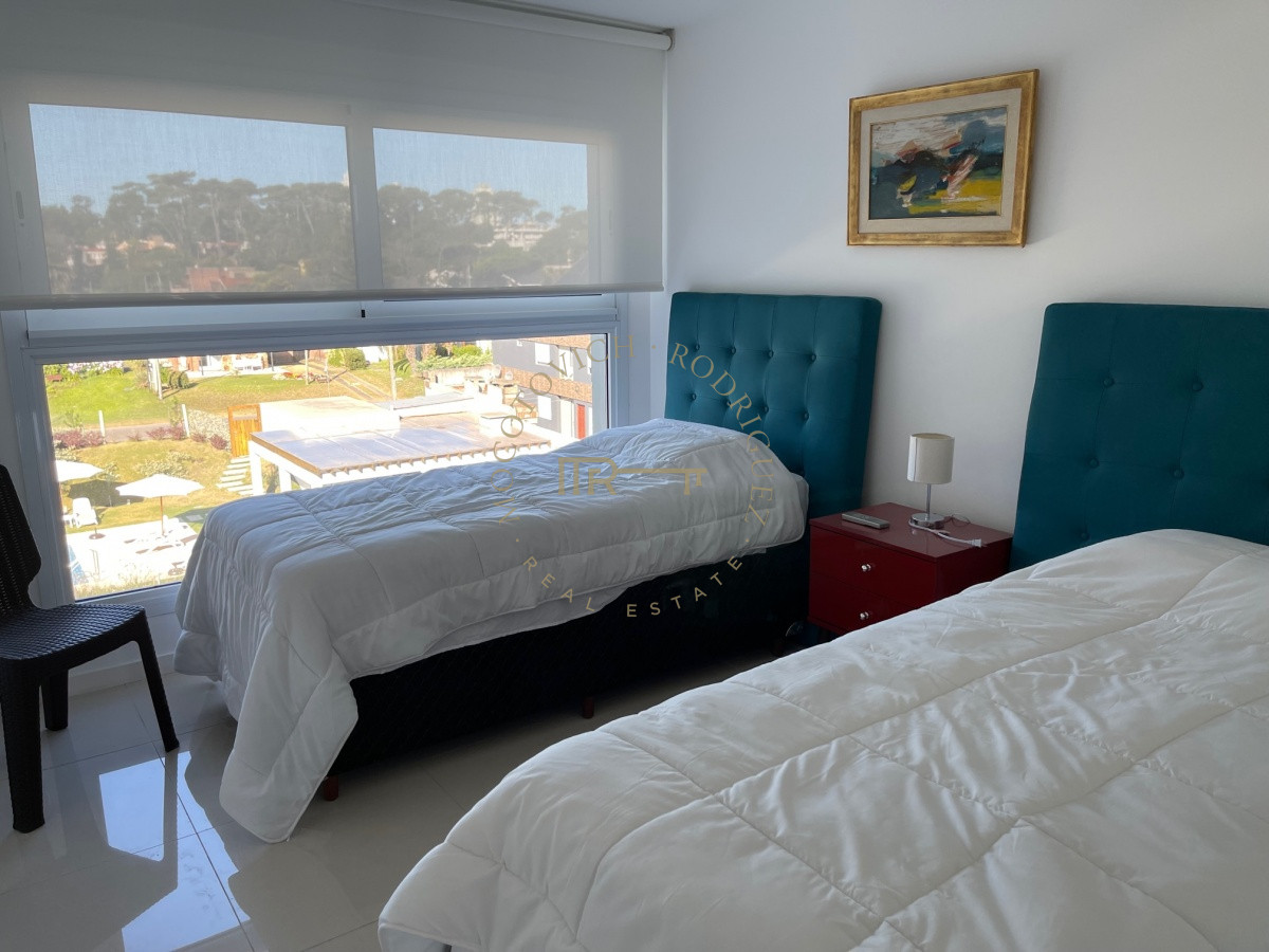 Apartamento ID.1611 - Apartamento, 2 dorm y dep, Penthouse, Playa Mansa, Alquiler Y venta