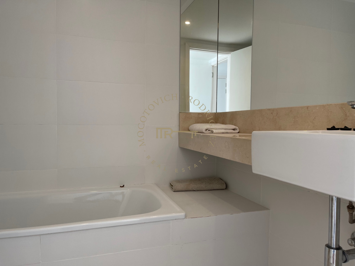 Apartamento ID.1611 - Apartamento, 2 dorm y dep, Penthouse, Playa Mansa, Alquiler Y venta