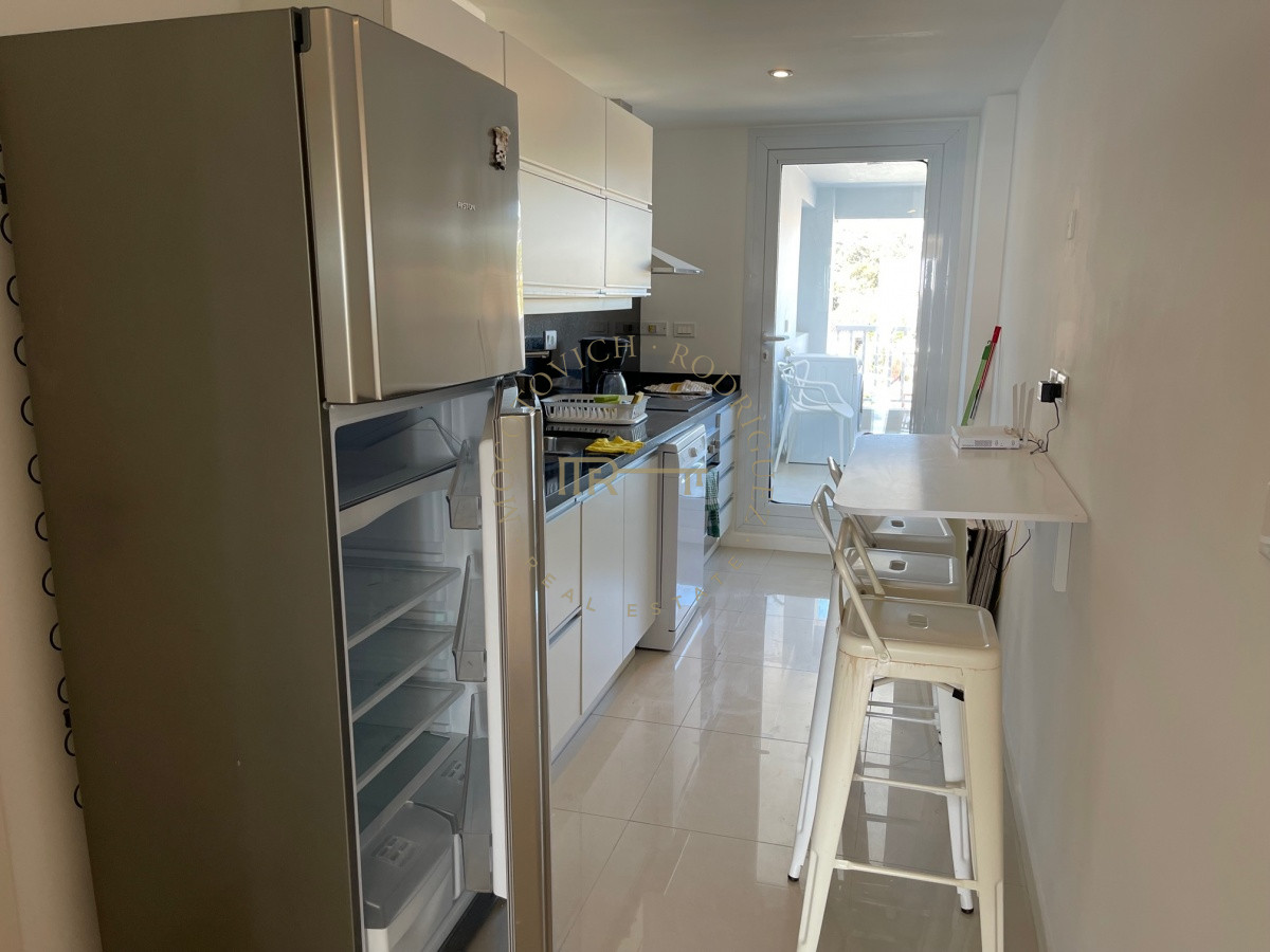 Apartamento ID.1611 - Apartamento, 2 dorm y dep, Penthouse, Playa Mansa, Alquiler Y venta