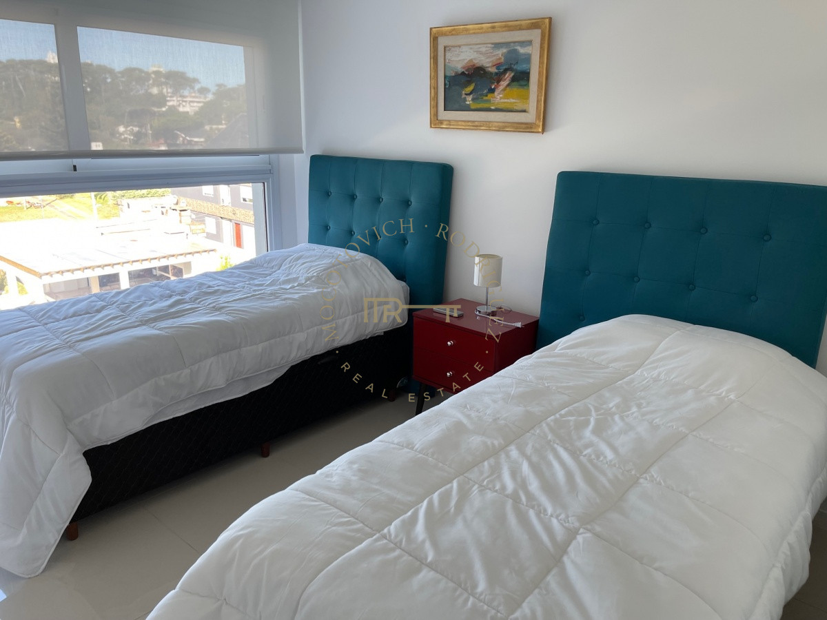 Apartamento ID.1611 - Apartamento, 2 dorm y dep, Penthouse, Playa Mansa, Alquiler Y venta
