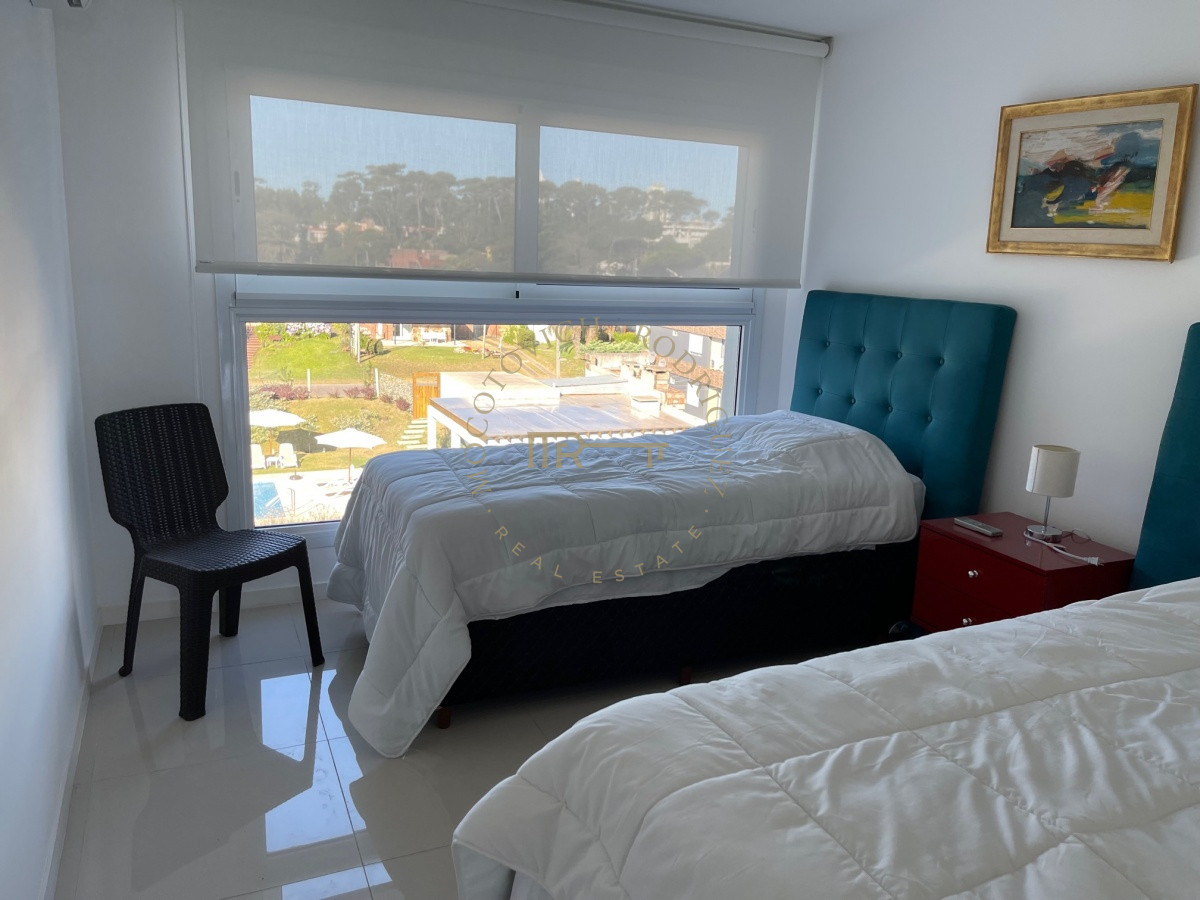 Apartamento ID.1611 - Apartamento, 2 dorm y dep, Penthouse, Playa Mansa, Alquiler Y venta