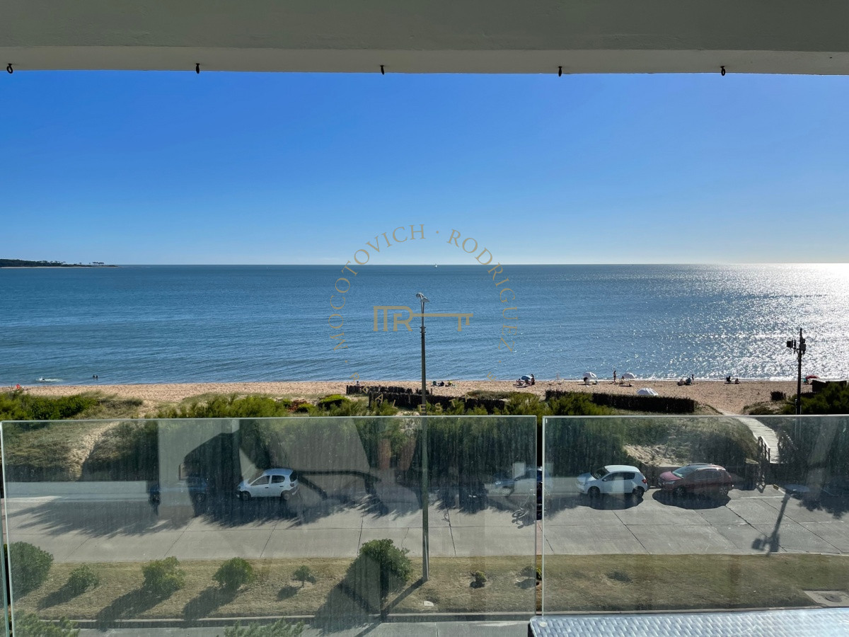 Apartamento ID.1611 - Apartamento, 2 dorm y dep, Penthouse, Playa Mansa, Alquiler Y venta