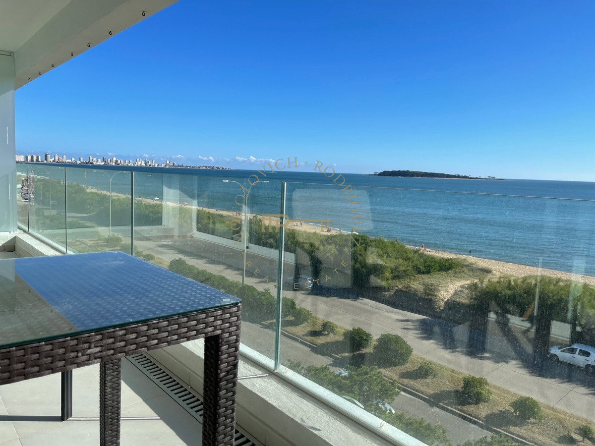 Apartamento ID.1611 - Apartamento, 2 dorm y dep, Penthouse, Playa Mansa, Alquiler Y venta