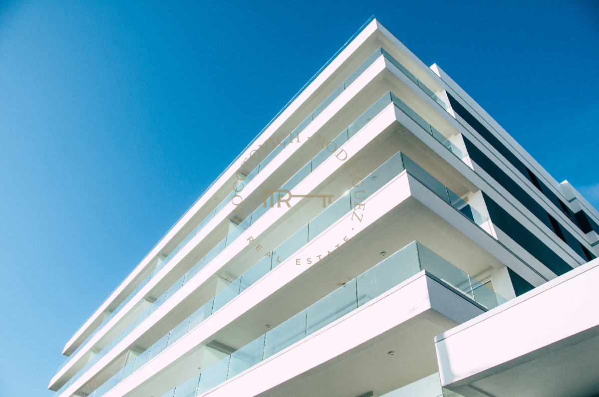 Apartamento ID.1611 - Apartamento, 2 dorm y dep, Penthouse, Playa Mansa, Alquiler Y venta