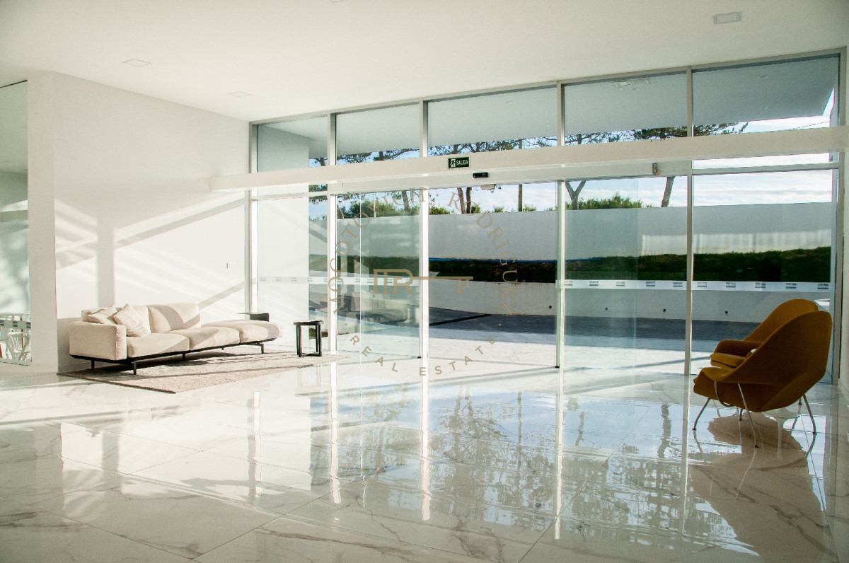 Apartamento ID.1611 - Apartamento, 2 dorm y dep, Penthouse, Playa Mansa, Alquiler Y venta