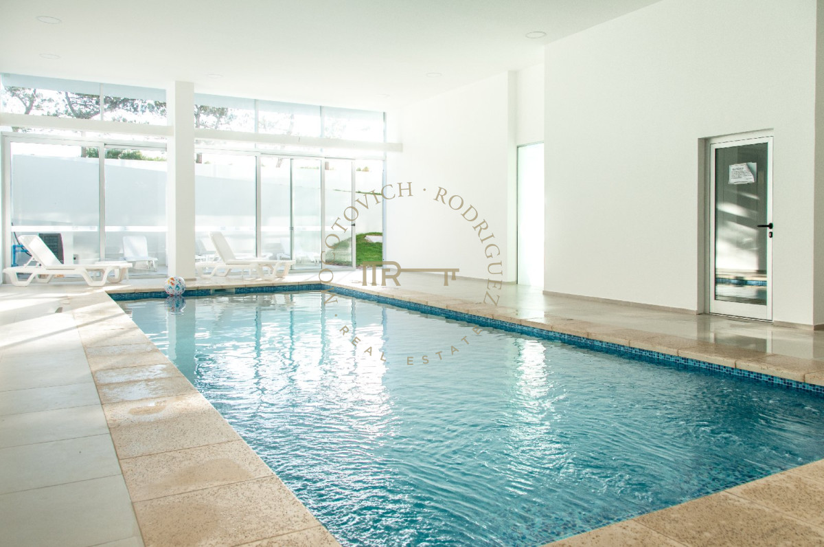 Apartamento ID.1611 - Apartamento, 2 dorm y dep, Penthouse, Playa Mansa, Alquiler Y venta