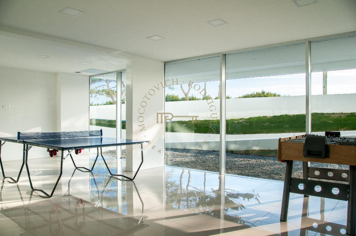 Apartamento ID.1611 - Apartamento, 2 dorm y dep, Penthouse, Playa Mansa, Alquiler Y venta
