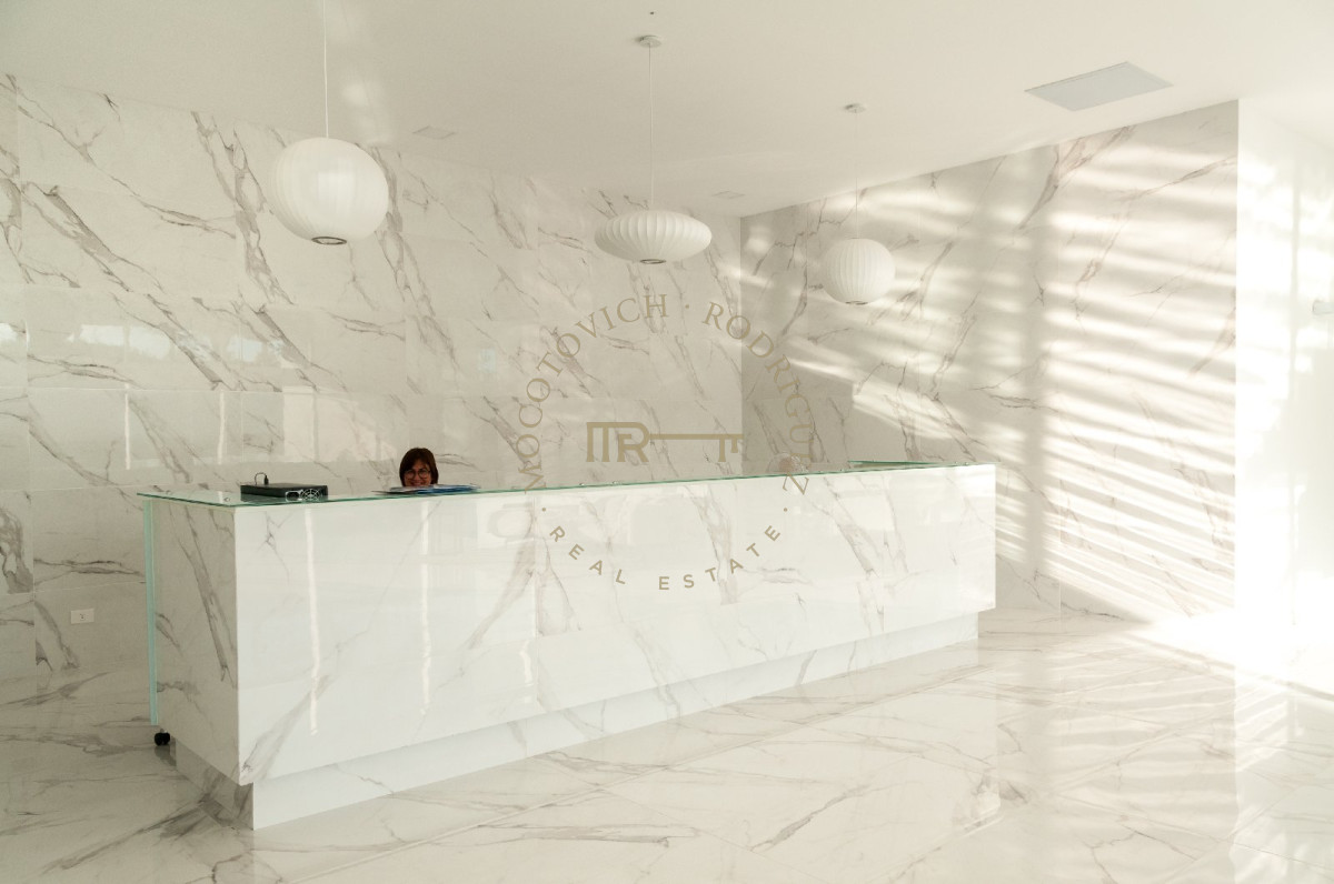Apartamento ID.1611 - Apartamento, 2 dorm y dep, Penthouse, Playa Mansa, Alquiler Y venta
