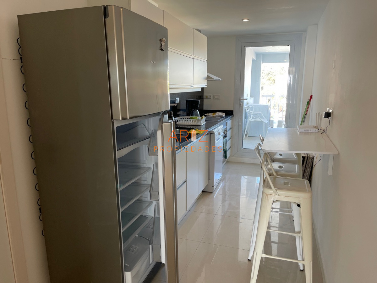 Apartamento ID.1284 - Apartamento, 2 dorm y dep, Penthouse, Playa Mansa, Alquiler Y venta