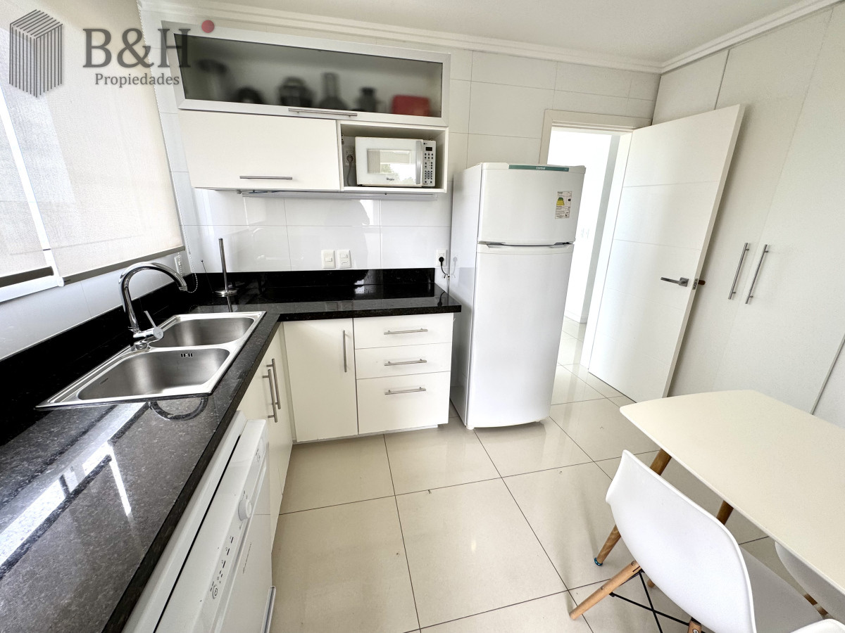 Apartamento ID.2988 - Apartamento, 3 dorm + dep, Punta del Este, Mansa, Venta y Alquiler