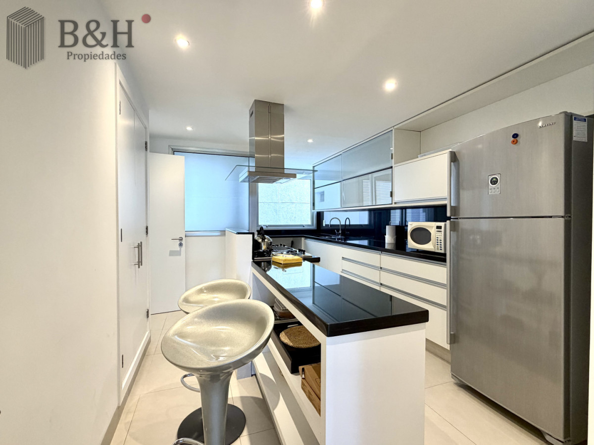 Apartamento ID.6404 - Apartamento, 3 dorm y dep, brava, Punta del Este Venta