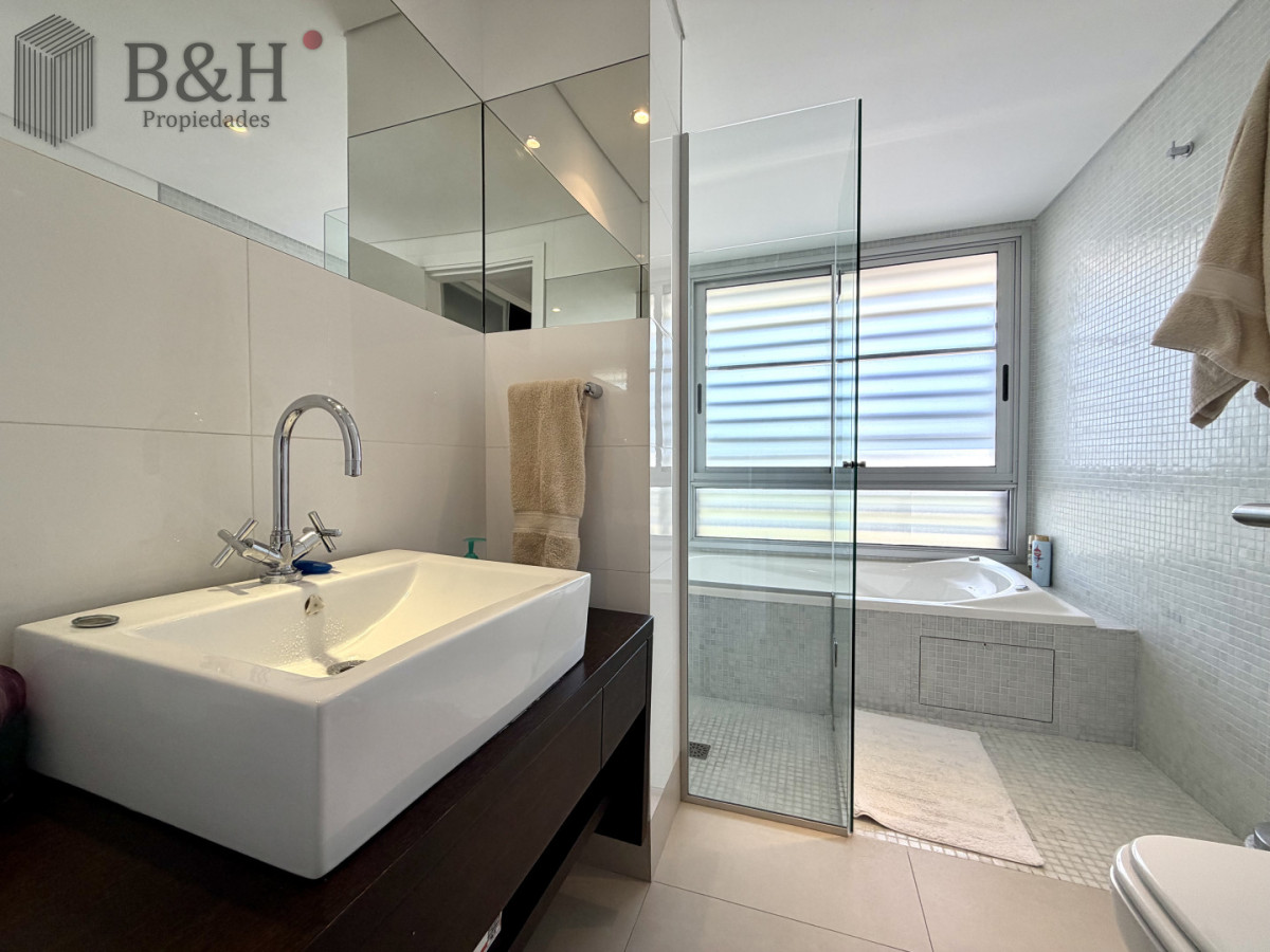 Apartamento ID.6404 - Apartamento, 3 dorm y dep, brava, Punta del Este Venta