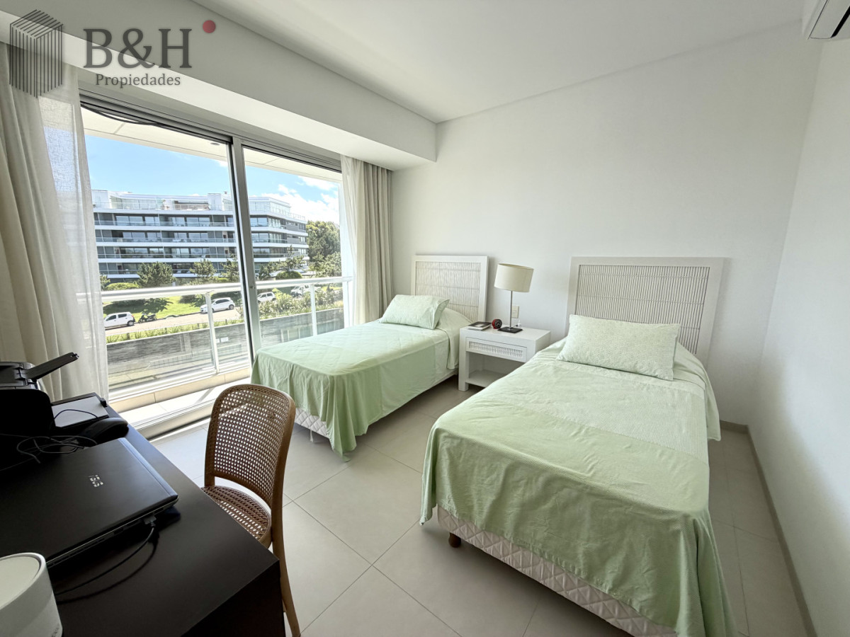 Apartamento ID.6404 - Apartamento, 3 dorm y dep, brava, Punta del Este Venta