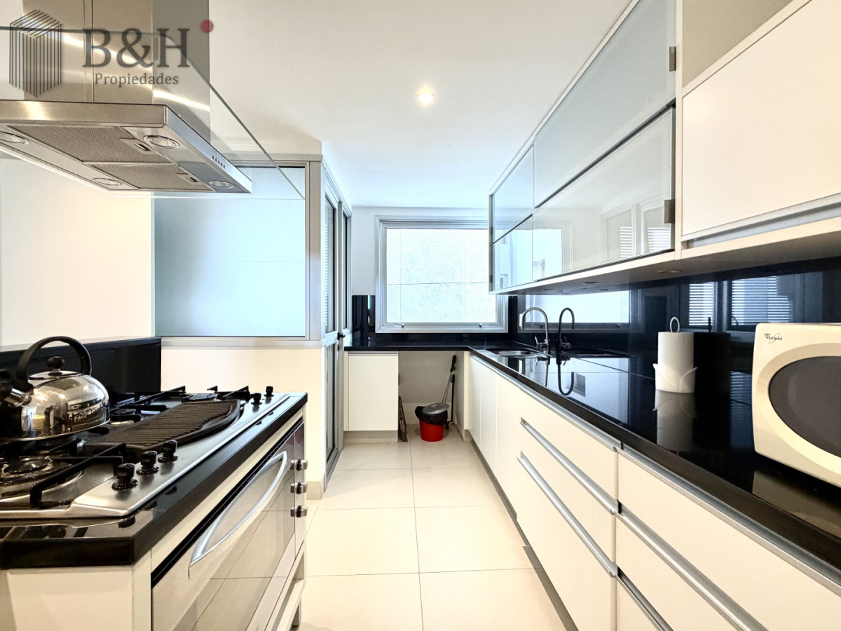 Apartamento ID.6404 - Apartamento, 3 dorm y dep, brava, Punta del Este Venta