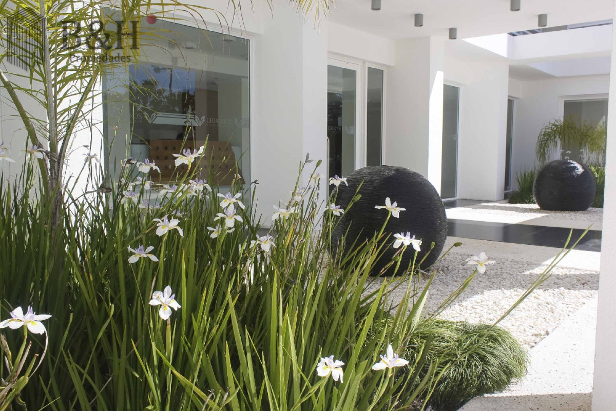 Apartamento ID.2988 - Apartamento, 3 dorm + dep, Punta del Este, Mansa, Venta y Alquiler