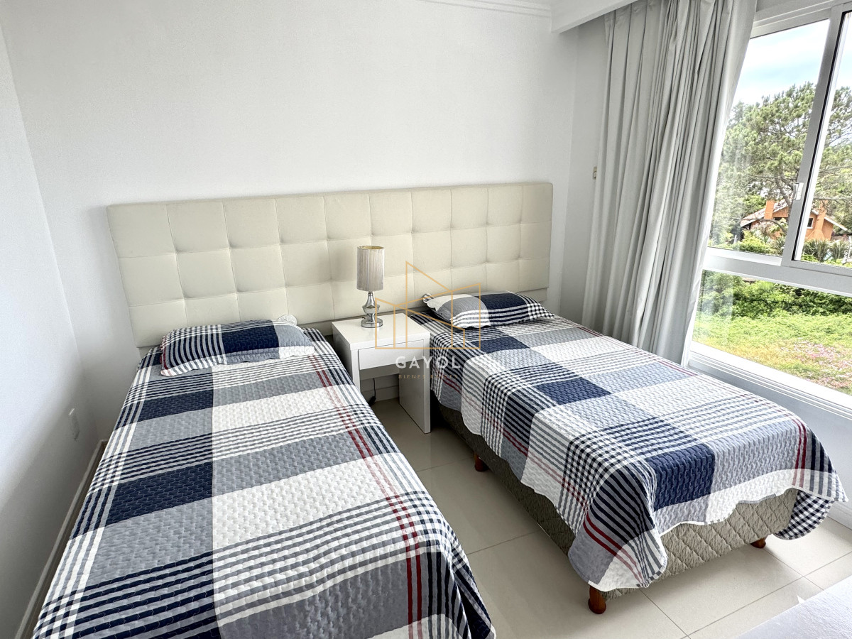 Apartamento ID.569 - Apartamento, 3 dorm + dep, Punta del Este, Mansa, Venta y Alquiler