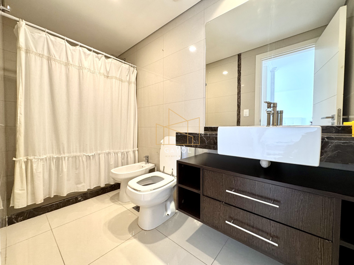 Apartamento ID.569 - Apartamento, 3 dorm + dep, Punta del Este, Mansa, Venta y Alquiler