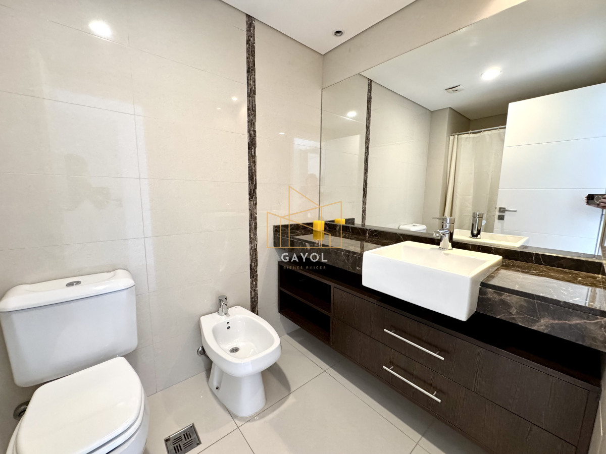 Apartamento ID.569 - Apartamento, 3 dorm + dep, Punta del Este, Mansa, Venta y Alquiler