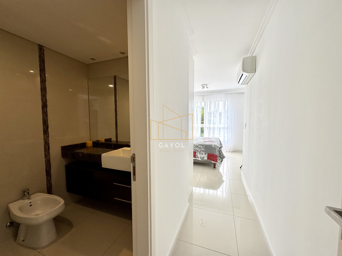 Apartamento ID.569 - Apartamento, 3 dorm + dep, Punta del Este, Mansa, Venta y Alquiler