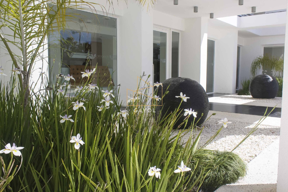 Apartamento ID.569 - Apartamento, 3 dorm + dep, Punta del Este, Mansa, Venta y Alquiler