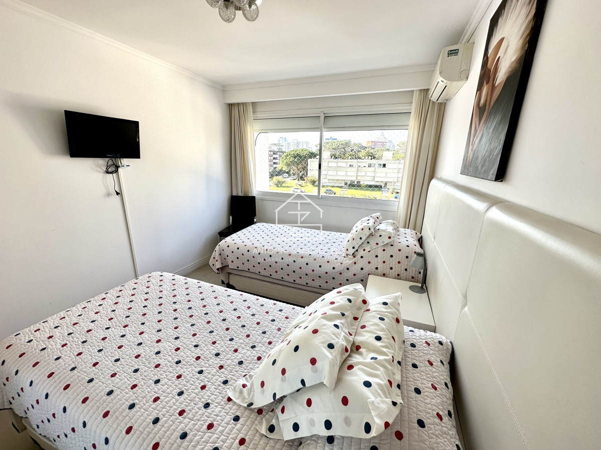 Apartamento ID.3961 - Apartamento, 2 y medio dorm, Punta del Este, ALQUILER