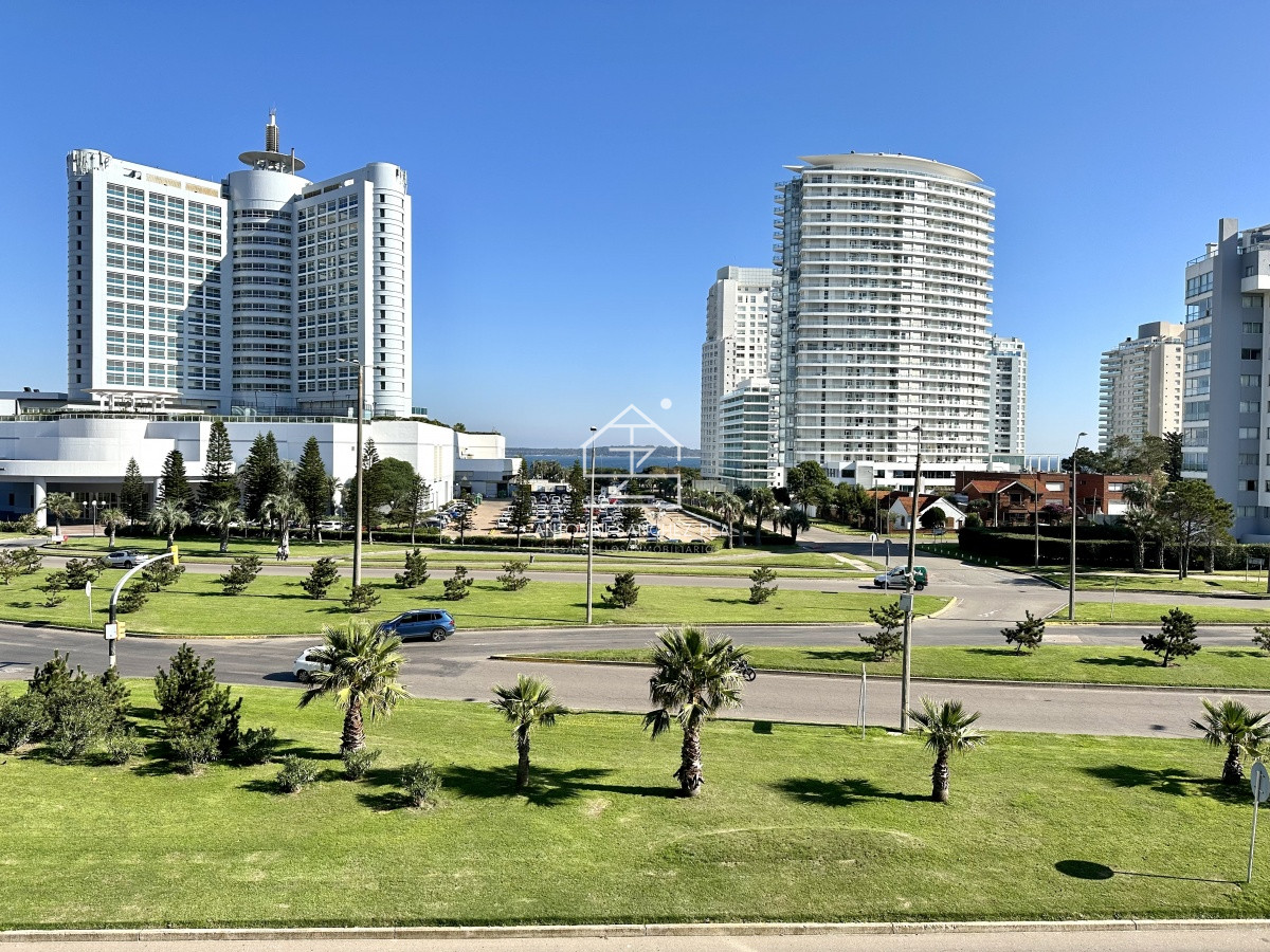Apartamento ID.3961 - Apartamento, 2 y medio dorm, Punta del Este, ALQUILER